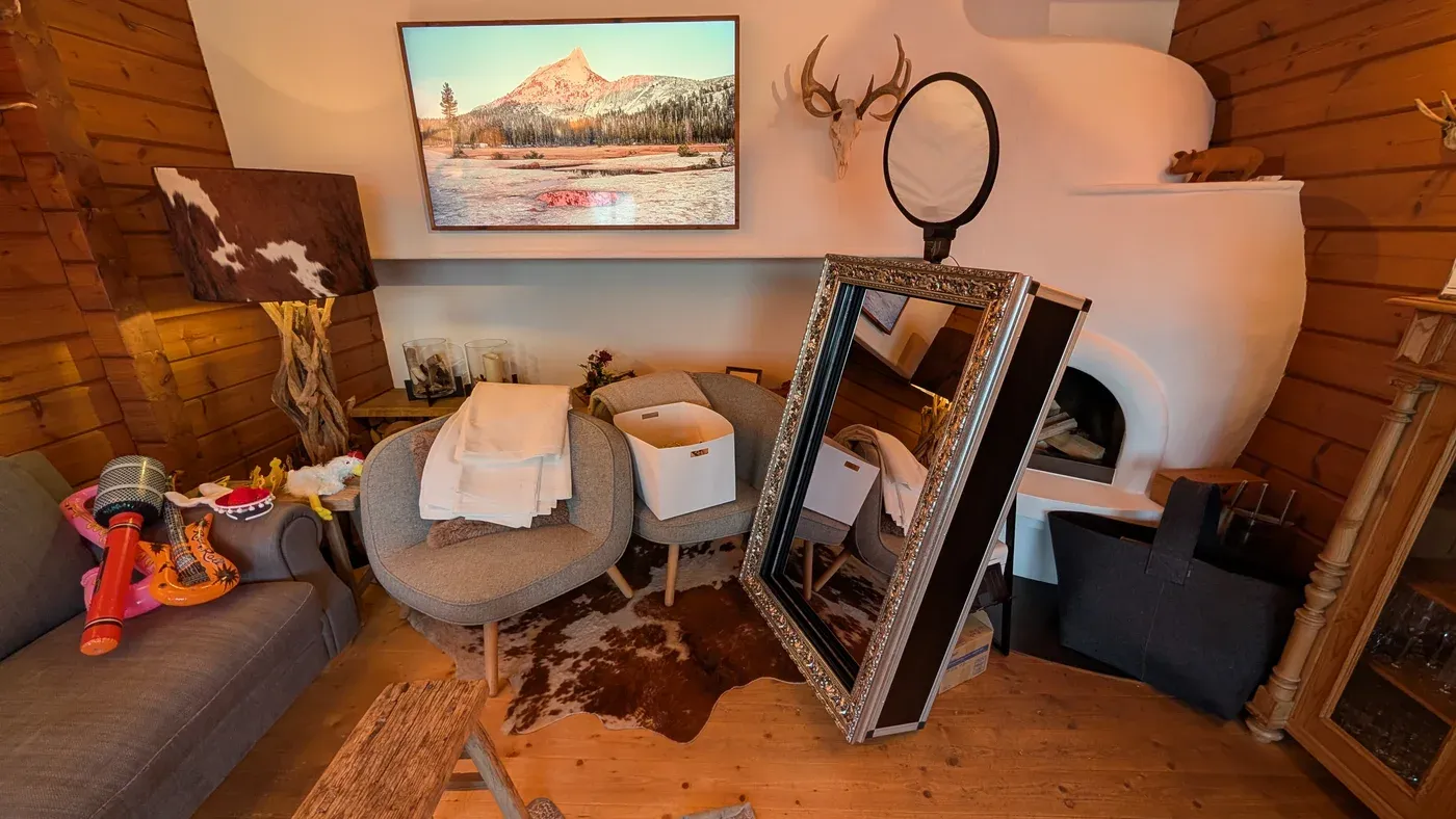 Der Fotospiegel in einer Holzlocation